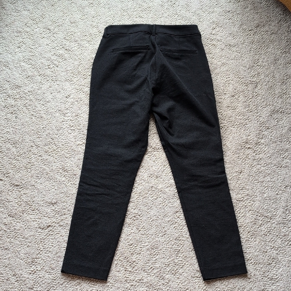 Old Navy Women's Classic Black Pixie Pants - Picture 5 of 5